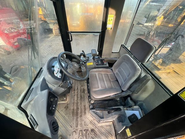 Pala gommata CATERPILLAR CAT 930 g