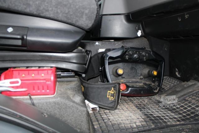 Gru montata su autocarro MAN 26.420 6x2 KRAN PALFINGER PK18502 FUNK Nr: 696