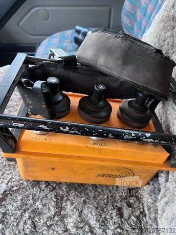 Camion basculante trilateral MERCEDES-BENZ 1824 AK 4x4 mit PK 13000 mit Seilwinde-223000km