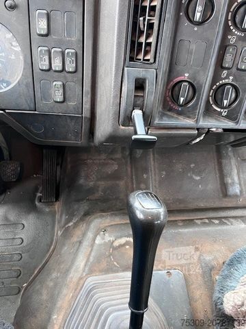 Camion basculante trilateral MERCEDES-BENZ 1824 AK 4x4 mit PK 13000 mit Seilwinde-223000km