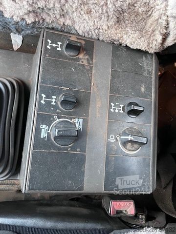 Camion basculante trilateral MERCEDES-BENZ 1824 AK 4x4 mit PK 13000 mit Seilwinde-223000km