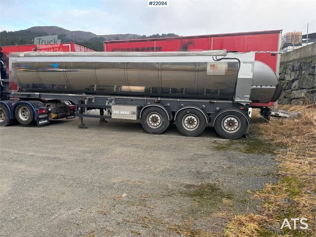 Kel-Berg 3-osna asfaltna polpriklopnik Kel-Berg 3 akslet Asfaltsemi