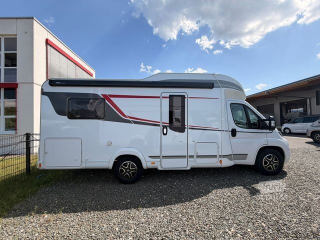 Polointegrovaný obytný vůz LMC Tourer Lift H 630 Rahmenfenster / Franz. Bett