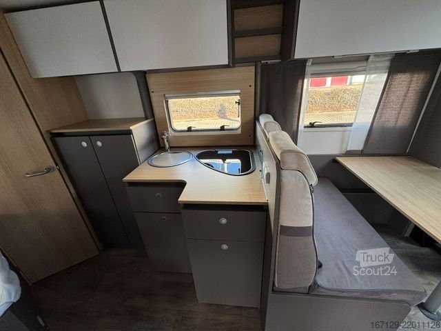 Polointegrovaný obytný vůz LMC Tourer Lift H 630 Rahmenfenster / Franz. Bett