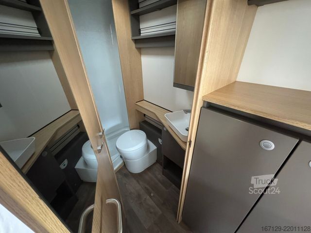 Polointegrovaný obytný vůz LMC Tourer Lift H 630 Rahmenfenster / Franz. Bett