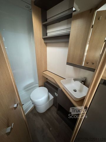 Polointegrovaný obytný vůz LMC Tourer Lift H 630 Rahmenfenster / Franz. Bett