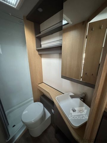 Polointegrovaný obytný vůz LMC Tourer Lift H 630 Rahmenfenster / Franz. Bett