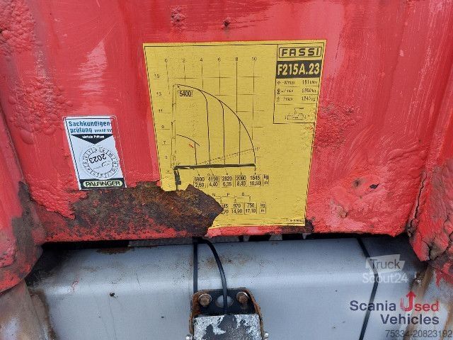 Camión de plataforma Volvo FH 540 Baustoff mit Heckran Fassi F215A.23