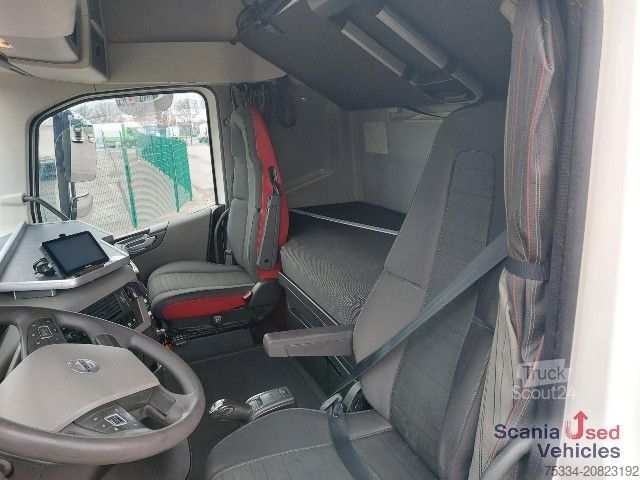 Camión de plataforma Volvo FH 540 Baustoff mit Heckran Fassi F215A.23