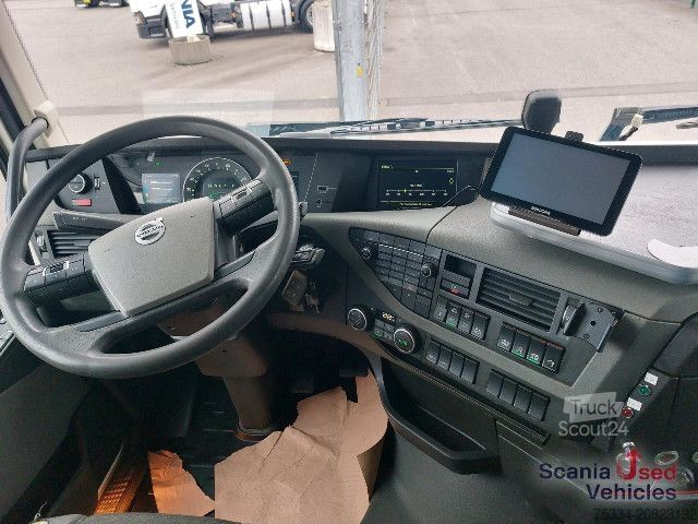 Camión de plataforma Volvo FH 540 Baustoff mit Heckran Fassi F215A.23