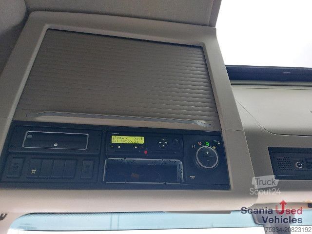 Camión de plataforma Volvo FH 540 Baustoff mit Heckran Fassi F215A.23