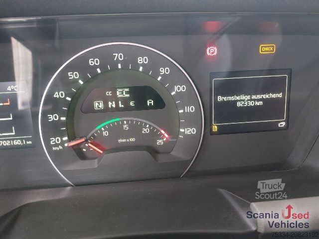 Camión de plataforma Volvo FH 540 Baustoff mit Heckran Fassi F215A.23