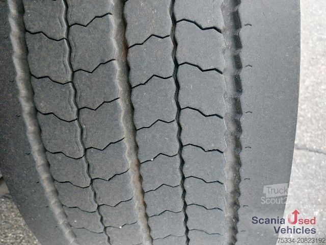 Camión de plataforma Volvo FH 540 Baustoff mit Heckran Fassi F215A.23