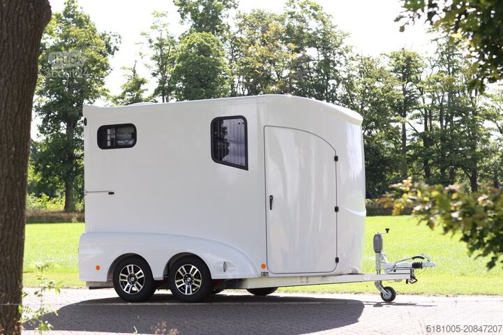 Paardentransportaanhanger MTM Innovan trailer Pro-Safety stallion layout