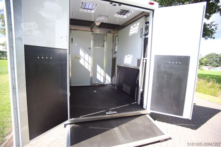 Paardentransportaanhanger MTM Innovan trailer Pro-Safety stallion layout
