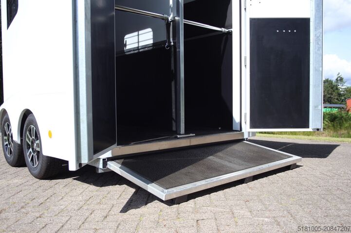 Paardentransportaanhanger MTM Innovan trailer Pro-Safety stallion layout