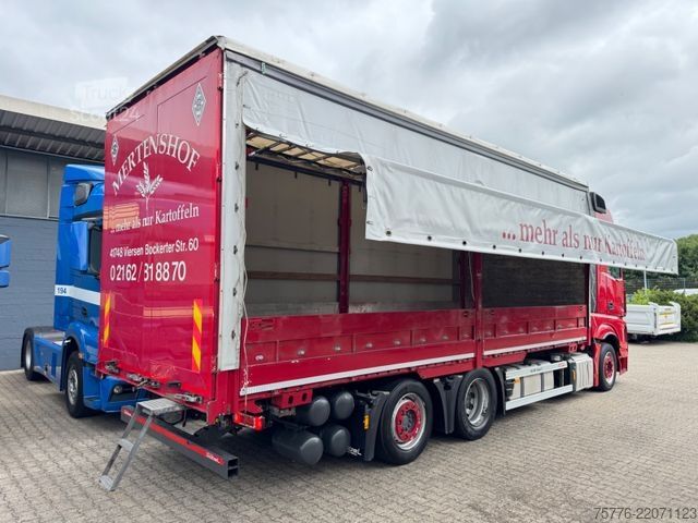 Tovorno vozilo s ravno platformo in ponjavo MERCEDES-BENZ 2548 Actros 5 L 6x2 Lowliner BDF