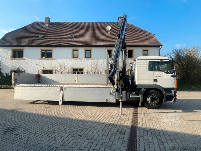 Düz kasa kamyon MAN TGM18.320 4x2BL Pritsche Kran HIAB X-HIDUO138 B2