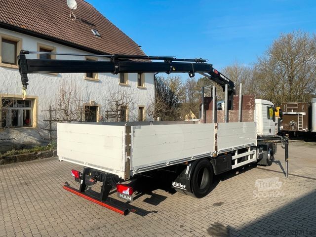 Düz kasa kamyon MAN TGM18.320 4x2BL Pritsche Kran HIAB X-HIDUO138 B2