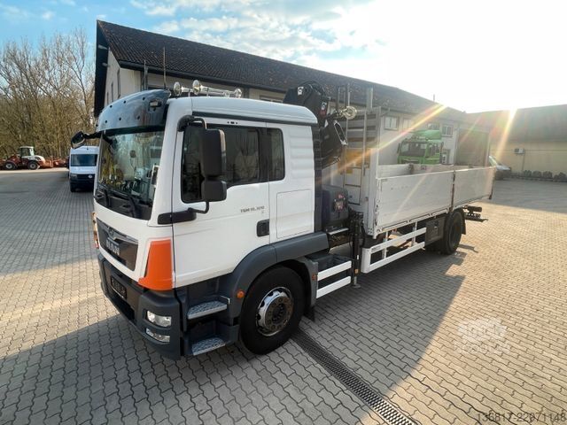 Düz kasa kamyon MAN TGM18.320 4x2BL Pritsche Kran HIAB X-HIDUO138 B2