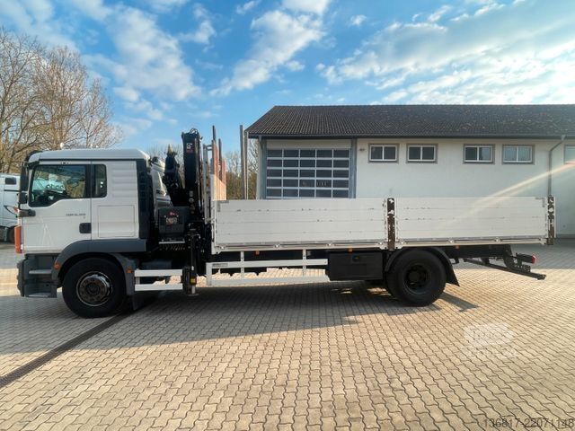 Düz kasa kamyon MAN TGM18.320 4x2BL Pritsche Kran HIAB X-HIDUO138 B2