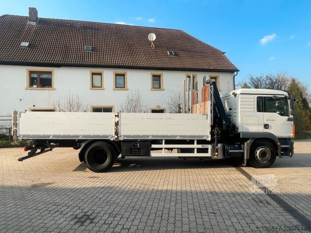 Düz kasa kamyon MAN TGM18.320 4x2BL Pritsche Kran HIAB X-HIDUO138 B2