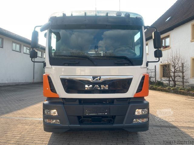 Düz kasa kamyon MAN TGM18.320 4x2BL Pritsche Kran HIAB X-HIDUO138 B2