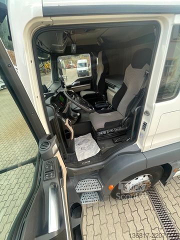 Düz kasa kamyon MAN TGM18.320 4x2BL Pritsche Kran HIAB X-HIDUO138 B2