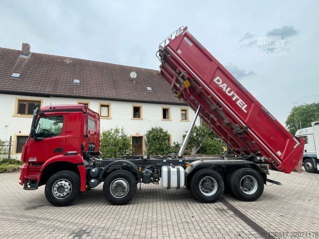 Trojstranný sklápací nákladný automobil MERCEDES-BENZ Arocs 3246 8x4 BB Klima Dautel Kipper Bordmatic