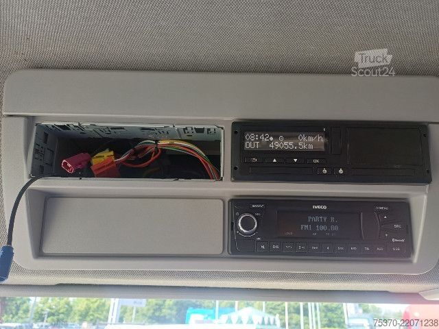 Vrachtwagen met bakwagen IVECO EUROCARGO ML160E28/P