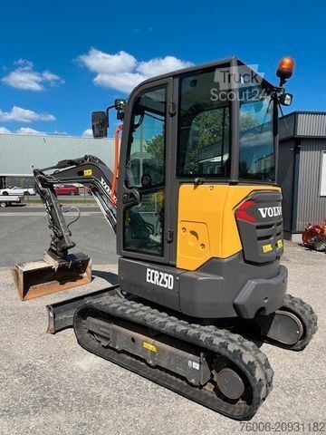 Mini-escavadora VOLVO ECR 25D