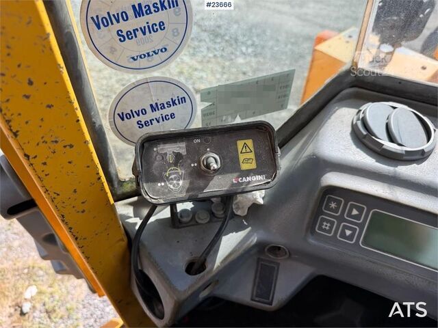 Iekrāvējs Volvo L50C wheel loader with bucket, good tires and over