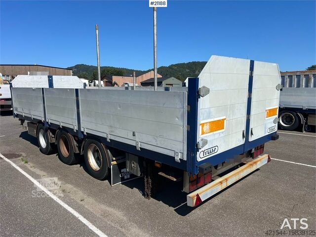 Plattformanhänger Tyllis 3 axle Flatbed trailer w/ foldable side doors
