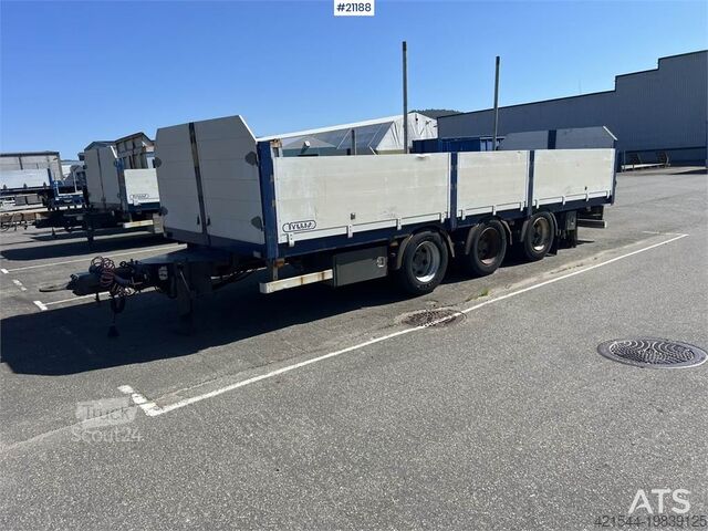 Plattformanhänger Tyllis 3 axle Flatbed trailer w/ foldable side doors