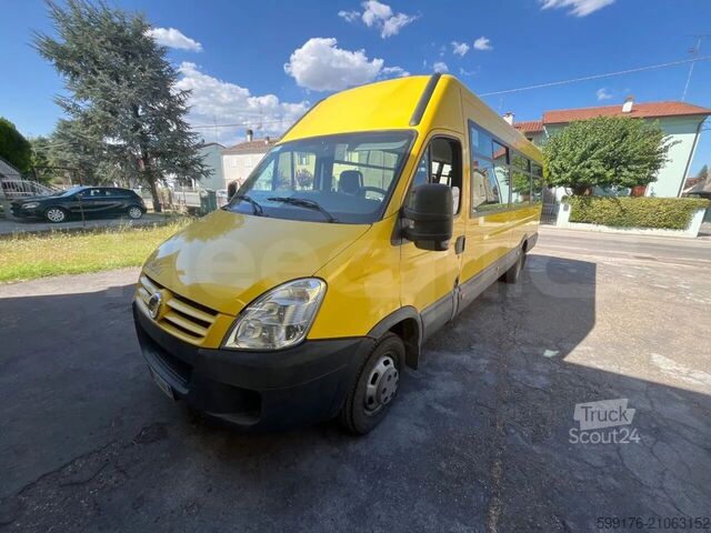 Trasporto persone IVECO Daily