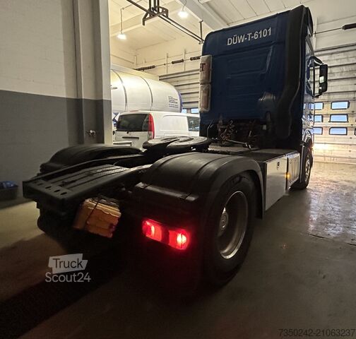 Tracteur routier standard Mercedes-Benz Actros