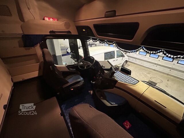 Tracteur routier standard Mercedes-Benz Actros