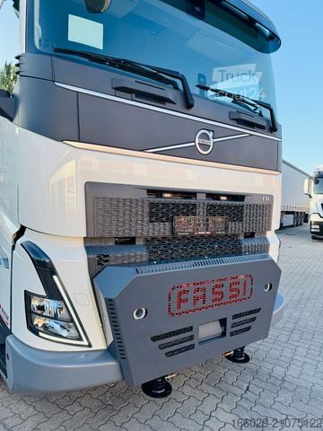 LKW mit Pritsche (offen) VOLVO FH500 6x4mit Fassi F545 2.27 JIB Winde sofort