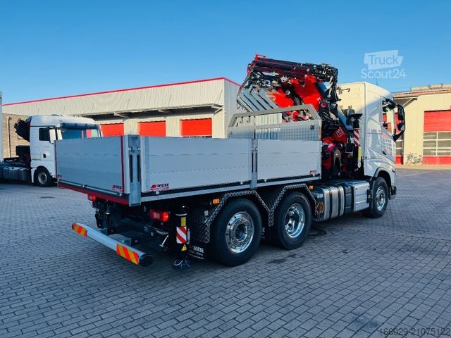 LKW mit Pritsche (offen) VOLVO FH500 6x4mit Fassi F545 2.27 JIB Winde sofort