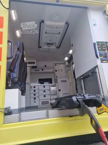 Ambulans Mercedes-Benz Sprinter Stryker Power-Load Rettungswage