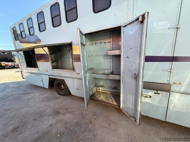 Autocamion cu caroserie tip cutie Renault Midlum 230