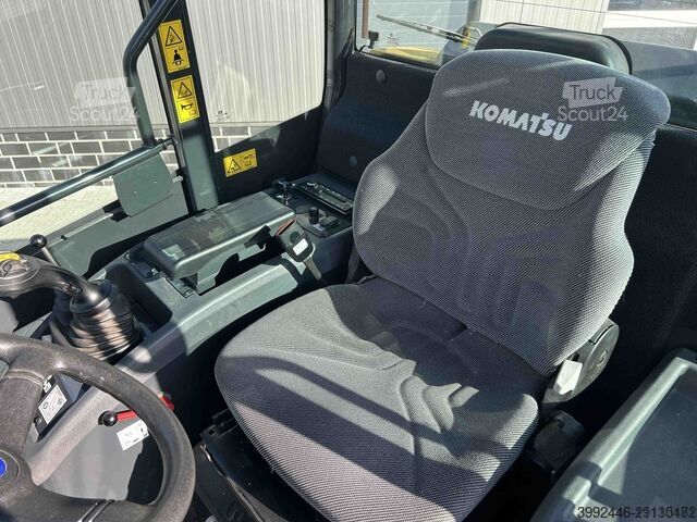 Chargeuse Komatsu WA70M-8