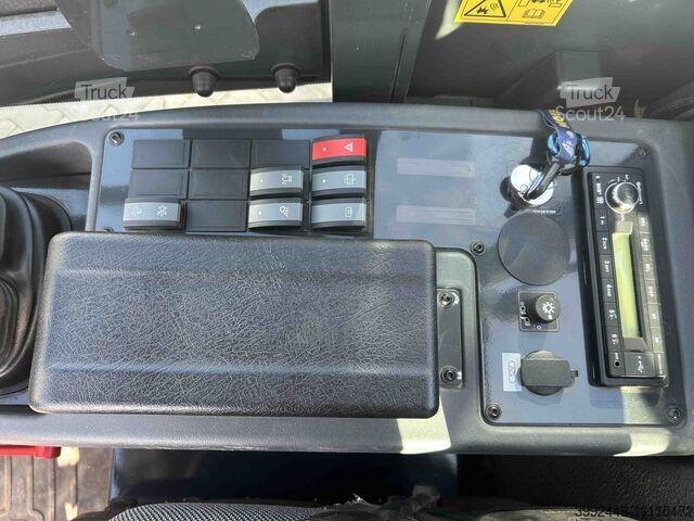 Chargeuse Komatsu WA70M-8