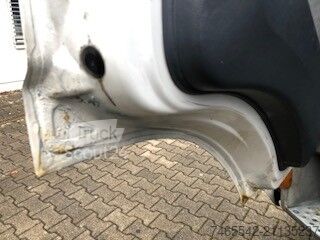 7.5-ton truck with box body and tail lift Mercedes-Benz Atego 815