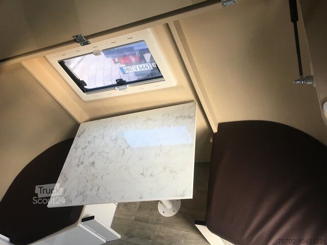 Viehanhänger  Steinsberger 3-Pferdeanhänger mit neuer Wohnung