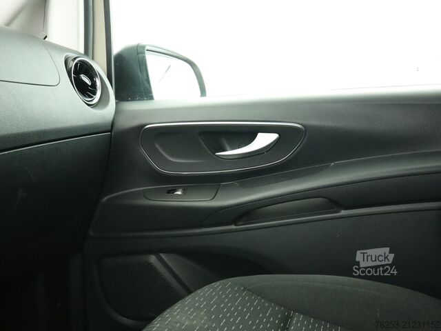 Ploščati dostavnik Mercedes-Benz Vito 119 CDI 4x4 Kasten Kompakt ACC AHK AUT Kam.