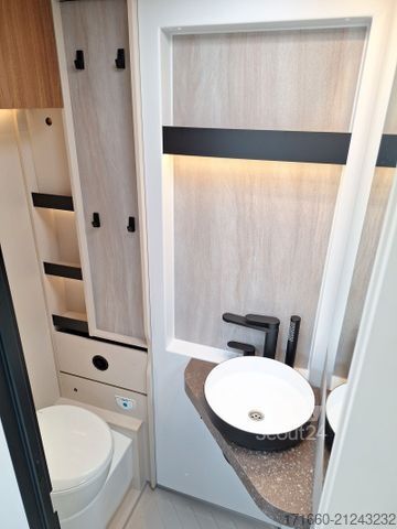 Półzintegrowany kamper BÜRSTNER Signature SFT 7.5 Halbjahreswagen -20%