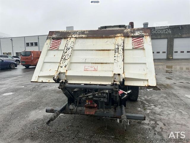 Chassis met cabine Scania R480 6x2 w/ Zepro lift. Rep. object.