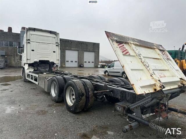Chassis met cabine Scania R480 6x2 w/ Zepro lift. Rep. object.