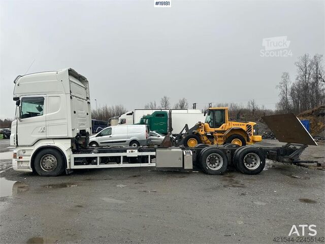 Chassis met cabine Scania R480 6x2 w/ Zepro lift. Rep. object.
